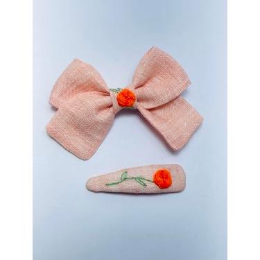 Imagem de Kit de laço em linho com tic tac do mesmo tecido bordados à mão (laranja)