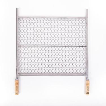 Imagem de Grelha inox Moeda Reforçado Para Churrasqueira Braseiro 70x50 Cabo Mad