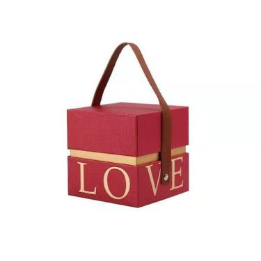 Imagem de Caixa de presente LOVE Red 10x10x10cm com alça, cartão de papel e velu