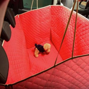 Imagem de Capa Protetora Impermeável para Banco Traseiro de Carro, 203 x 156 cm, Matelassada (Vermelho)