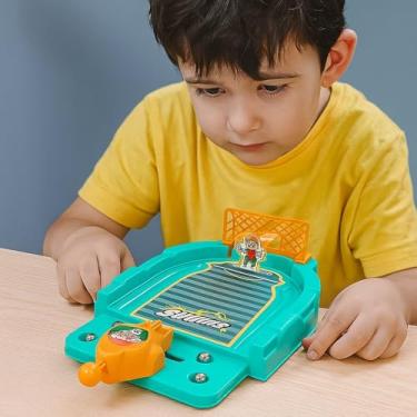 Imagem de Mini Jogo Futebol de Mesa Duelo de Pênaltis, Verde, Plástico ABS, 2 Jogadores, 24x15x3.5 cm, Inclui 4 Bolas