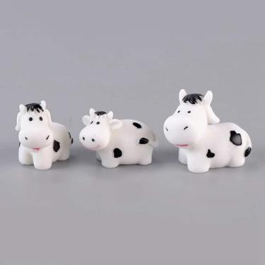 Imagem de 6 peças de enfeite de painel de carro branco fofo de vaca, acessórios engraçados para espelho retrovisor de carro, estatuetas de vaca kawaii, acessórios de interior de carro para mulheres e homens,