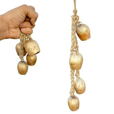 Imagem de Sinos de Natal vintage rústico conjunto de 4 sinos de corda pendurados feitos à mão com acabamento em ouro antigo para pendurar na parede, presentes de sinos de Natal para mulheres
