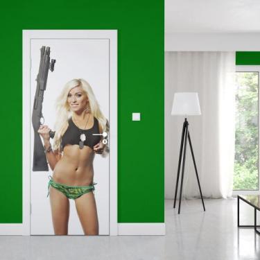 Imagem de Adesivo de Porta Loira Armada 01 - Império da Impressão, M - 80cm X 21