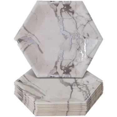 Imagem de Pratos de papel hexagonais bege luxuosos com detalhes em prata metálica - 26 cm (pacote com 18) - Ideal para casamentos, festas e eventos de luxo