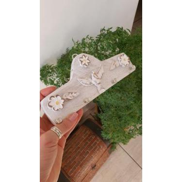 Imagem de Porta Terço e Chaves em Madeira Espirito Santo 21 cm x 8 cm - Divinas 