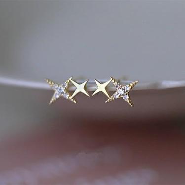 Imagem de Brincos de zircônia cúbica branca banhados a ouro com estrela de quatro pontas para mulheres, minimalistas, festas noturnas, uso diário, joia leve, presente para ela