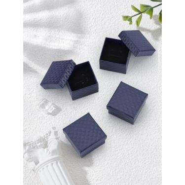 Imagem de 4 caixas quadradas de anel de papelão com esponja interna, pequenas caixas de presente quadradas texturizadas de losango azul com tampas para exibição de joias de presente de aniversário de festival