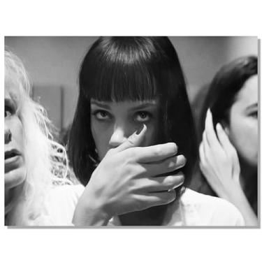 Imagem de Pôster engraçado de parede de banheiro - Mulher cobrindo o nariz para decoração de parede de banheiro - Humor preto e branco impressões em tela de filme para pendurar no banheiro e banheiro