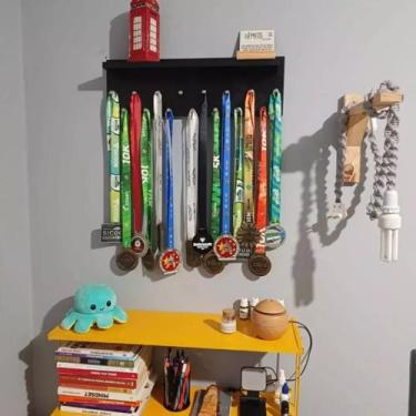 Imagem de Porta Medalhas e Troféu Com Ganchos e Prateleira MDF - A Loja do gring