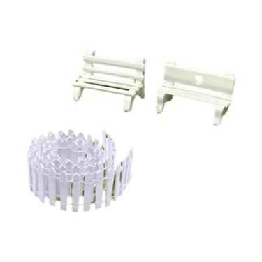 Imagem de Banco De Parque Branco Em Miniatura, Cercas De Madeira Para Paisagens,