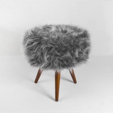 Imagem de Puff Para Sala E Hall De Entrada Redondo Pelúcia Turim Pés Castanhos - Salaone Cor Branco