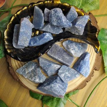 Imagem de Pedra quartzo azul bruto 2 a 4 cm - cura emocional e meditação - crist