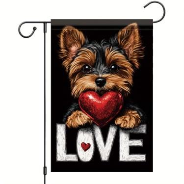 Imagem de Starlit Patio Linda bandeira de jardim de cachorro Kasha segurando sinal de amor de coração vermelho bandeira de quintal dupla face 30 x 45 centímetros decoração romântica ao ar livre para gramado