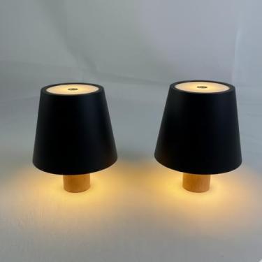 Imagem de Mini Luminária LED USB, Preta, Base em Plástico, 9.5x11cm, 3W, 3 Cores de Luz, Design Moderno, Controle por Toque, Portátil para Mesa e Escritório