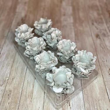 Imagem de Kit com 120 Forminhas para Doces Finos Modelo Flor Luxo – Linha Style – Ideal para Casamentos, Festas e Decoração de Mesa Elegante(GELO,40 UNIDADES)