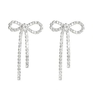 Imagem de Brincos de laço para mulheres lustre com borla – strass brilhante e detalhes de cristal com laço prateado, pingente leve para noiva (DTE1516286S), Medium, Strass, Strass