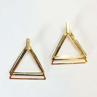 Imagem de Brinco Triângulo Tridimensional - Banhado em Ouro 18k