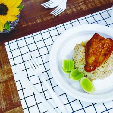 Imagem de 50 kit churrasco descartável com prato 21cm garfo e faca refeição refo