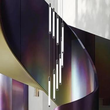 Imagem de Lustre moderno de LED para escada, com 9 luzes, luminária pendente longa para hall de entrada com pé direito alto, preta, com controle remoto e regulagem de intensidade. Ideal para escadas,