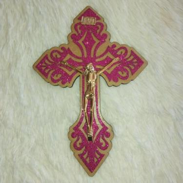 Imagem de Crucifixo de MDF com EVA - Imperial Artigos Religiosos, Rosa Escuro