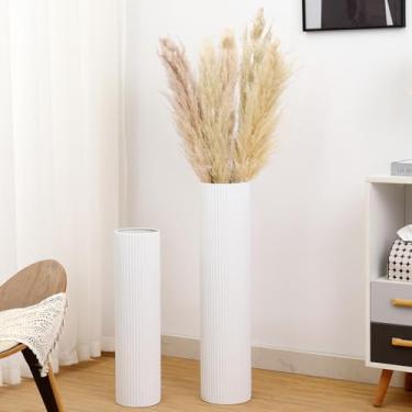 Imagem de Garsheon Conjunto de 2 vasos de piso alto, vasos grandes, vaso de flores alto, vaso de metal branco para sala de estar, entrada, escritório, jantar, quarto, lareira, canto de casa