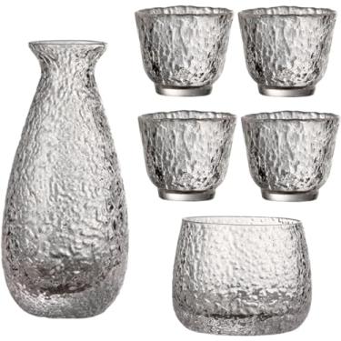 Imagem de JOEUQK Conjunto de saquê de vidro japonês, copo de saquê transparente moderno para festa em casa e ótimos presentes, 4 copos de saquê + 1 pote de saquê + 1 copo de recipiente para preservação de calor
