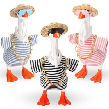 Imagem de Abbylike 3 conjuntos de mini roupa de ganso de mesa de 17,8 cm estátua magnética de ganso bobo, multicolorida, listrada, casual, com mini chapéu de palha, óculos de sol e colar, para decoração