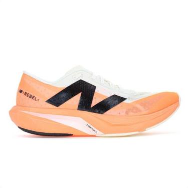 Imagem de Tênis New Balance Fuelcell Rebel V4 Laranja e Off White - Feminino, 34