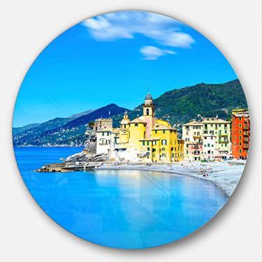 Imagem de Designart Arte de parede redonda Igreja Camogli sobre o mar e a praia – Disco de 11, 28 x 28 cm, azul