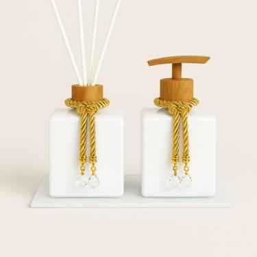 Imagem de Kit De Banheiro Lavabo Luxo Cubo De Vidro Difusor + Sabonete + Bandeja