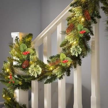 Imagem de SHareconn Guirlanda de Natal artificial pré-iluminada de 2,7 m com luzes brancas quentes e multicoloridas com função de temporizador, pinhas e frutas vermelhas para decoração de Natal, verde