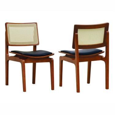 Imagem de Kit 2 Cadeiras Gus Madeira Maciça Encosto Telinha Assento Anatômico - Amêndoa Estofado Corano Preto