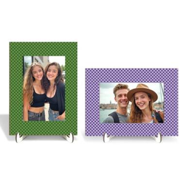 Imagem de SAPEYKR 2 porta-retratos de madeira com estampa quadriculada verde roxo com suporte de madeira, exibição de mesa, quarto, sala de estar, escritório, decoração de casa, acessórios de mesa, suprimentos