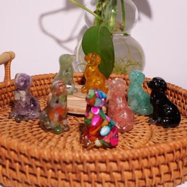 Imagem de Lnzhauscia Estátua de cachorro decoração de casa estatueta de escultura animal decoração interna cachorro fofo 4,3 cm 8 peças ornamento decorativo de escritório resina esculpida em cristal