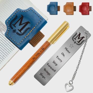 Imagem de Marcador de livro personalizado com suporte de caneta, conjunto de marcadores de livro de couro magnético personalizado com canetas de madeira personalizadas e marcador de livro de metal – para