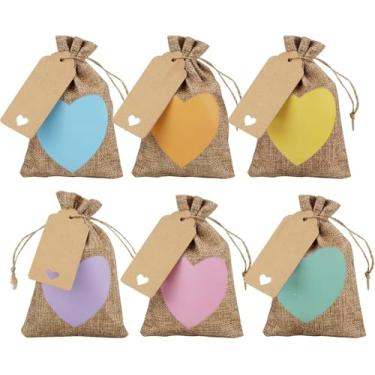 Imagem de 30 peças de sacos de presente de serapilheira de dia dos namorados, sacos de presente com cordão com etiquetas, pequenos estopa colorida coração mini sacos de lembrancinha de linho para casamento dia
