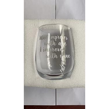 Imagem de Copo de vinho sem haste presente engraçado, vinho melhora com a idade eu melhoro com as palavras do vinho copo divertido melhor amigo esposa irmã mulheres homens aniversário aposentadoria copo de vinho de Natal - presentes para colegas de trabalho