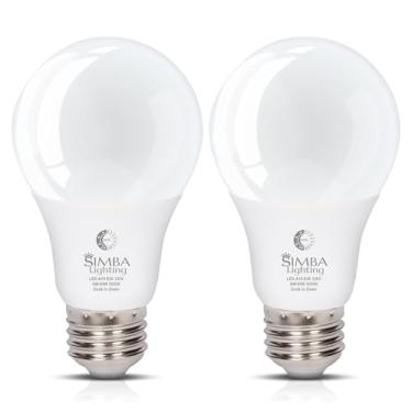 Imagem de Simba Lighting Lâmpadas Led Para Áreas Externas Com Sensor Fotocélula, Liga E Desliga Automaticamente, Do Anoitecer Ao Amanhecer (Pacote 2) A19 6W 40W, Substituição Varanda, Luz Noturna, Porta De Ga