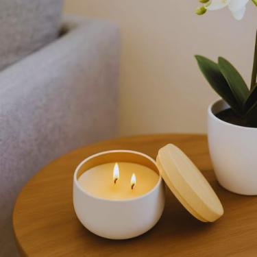 Imagem de Velas Aromáticas Veganas 187g – 4 Cores de Pote - Cores Branco, Preto, Dourado e Verde | Purificação, Aromaterapia e Decoração | Cera Natural de Coco, Arroz e Palma - Cera Vegana - 2 Pali (branco)