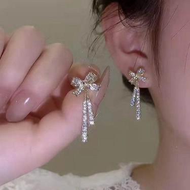 Imagem de Brinco Festa Feminino Delicado Pérola Strass Gota Luxo Pinge - anjo da