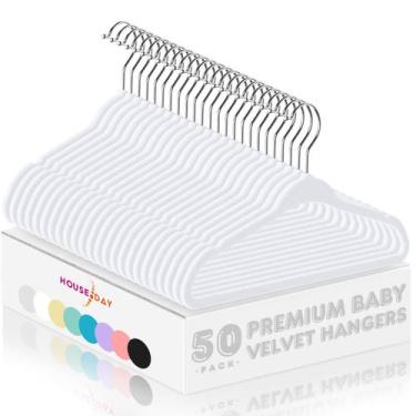 Imagem de Cabides para bebês HOUSE DAY Velvet, pacote com 50, brancos, 28 cm par