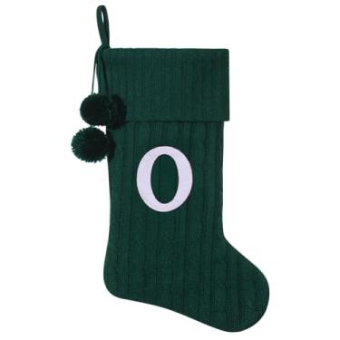 Imagem de Pxniy Meia de Natal personalizada de 48 cm - malha verde com monograma bordado e pompons, cabide de lareira familiar para decoração de férias, letra verde O