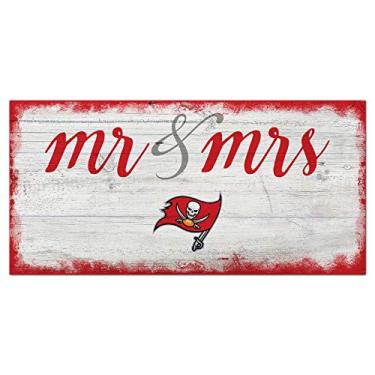 Imagem de Fan Creations Placa NFL Tampa Bay Buccaneers Unissex Tampa Bay Buccaneers Script Mr & Mrs, Cor do time, 15 x 30 cm