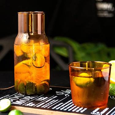 Imagem de UKQRRTC Garrafa de água de cabeceira com copo de vidro, jarro de 500 ml, material de vidro, vintage e delicado para mesa, quarto, banheiro (âmbar)