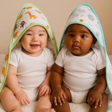 Imagem de Kit 2 Toalhas de Banho Bebê Enxoval Fralda Soft com Capuz 100% Algodão Menino Menina (Neutro Sortido)