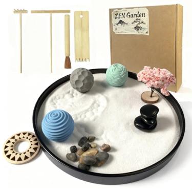 Imagem de Kit de jardim Zen de mesa com 3 esferas e ancinhos – Mini jardim de areia japonês para decoração de mesa, alívio de estresse e meditação – Inclui pedras de equilíbrio, seixos de riacho e ornamento de