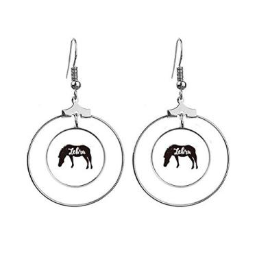 Imagem de Brincos de animal em preto e branco da Pinto com pingente de argola