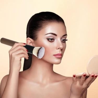 Imagem de Pincel de base Kabuki de topo plano premium para líquido e creme – Pincel de maquiagem para cobertura total, mistura e acabamento polido (preto)