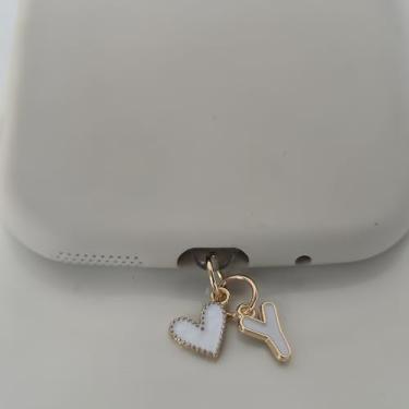 Imagem de 1 plugue de poeira de metal coração branco 26 letras Love capa protetora de porta de carregamento DIY decoração de telefone compatível com iPhone tipo C dispositivo móvel acessório de poeira para